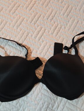 Victoria's Secret Black Smooth Molded T-Shirt Bra